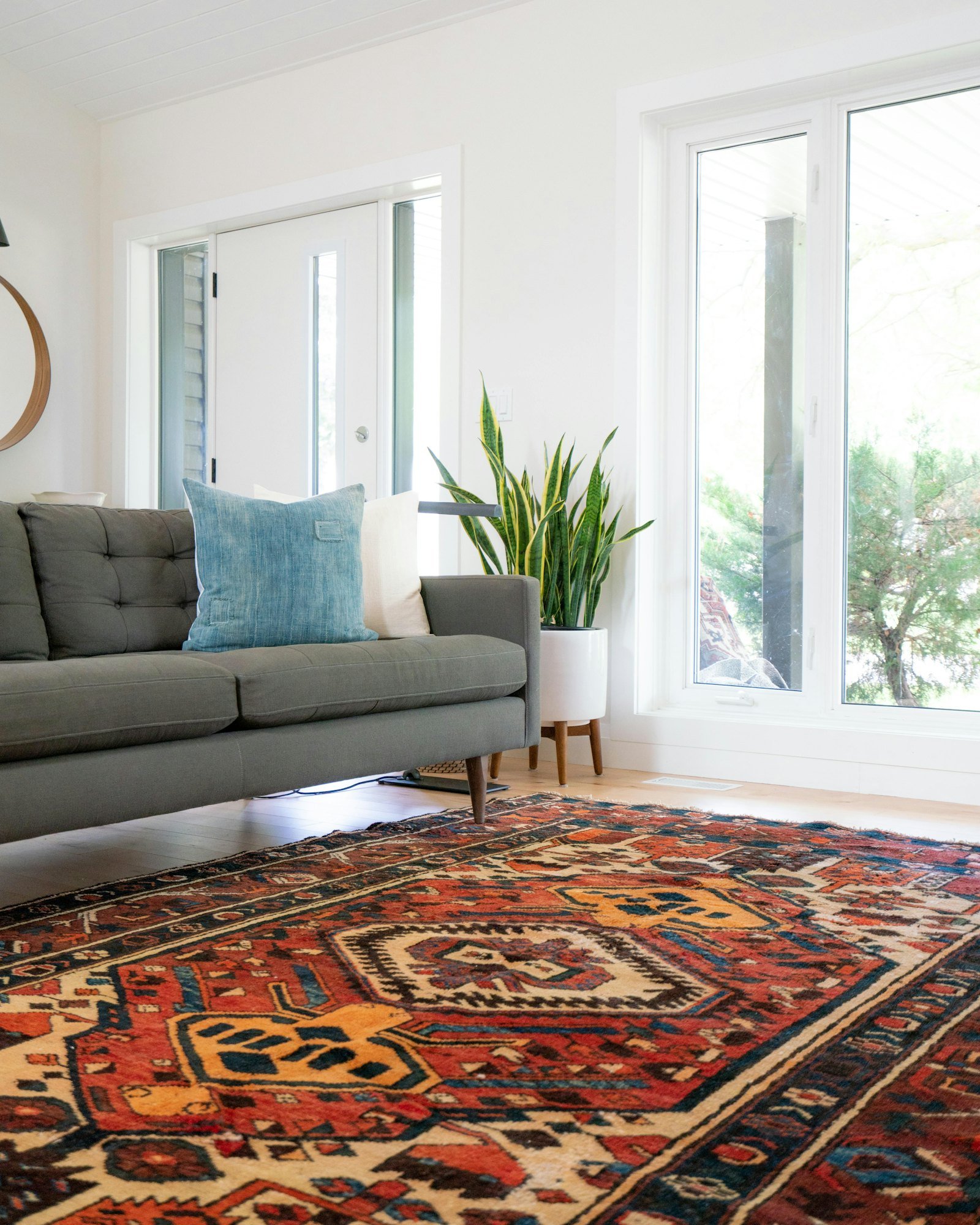 Clean living room carpet and area rug in Mesquite, Nevada